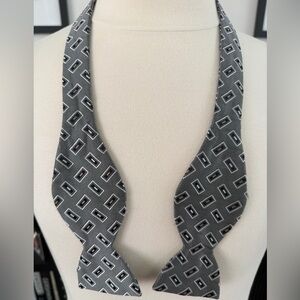 Pure Silk Bow Tie. Made in U.S. By Carrot & Gibbs. Adjustable. Excellent Cond.